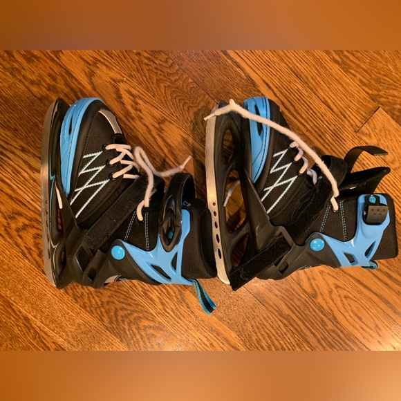 Sold elsewhere - Lake Placid MONARCH Boy's Adjustable Ice Skates - Picture 5 of 7